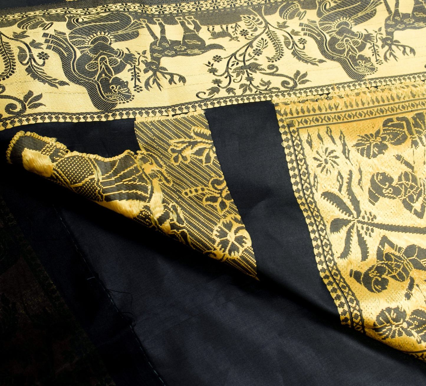 Sushila Vintage Black figure Sari Pure Mulberry Silk Baluchari Handloom Saree