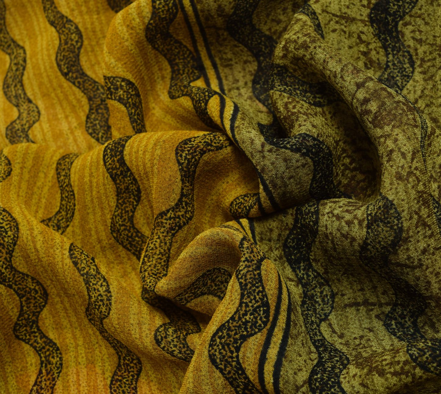 Sushila Vintage Saree 100% Pure Georgette Silk Laheriya Printed Craft Fabric