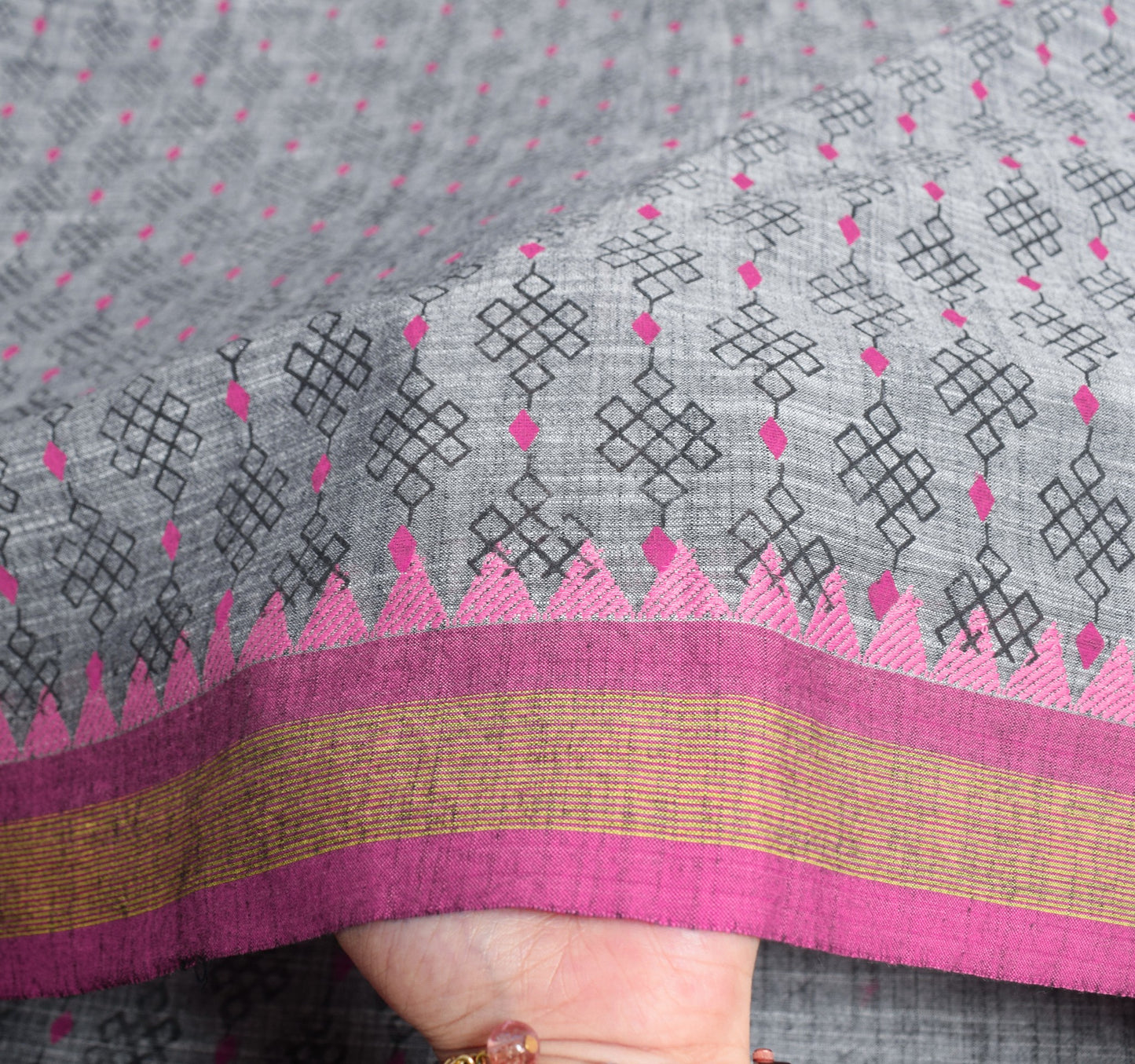 Sushila Vintage Gray Scrap Saree Printed & Woven Pure Cotton 6 Yards Sari Fabric