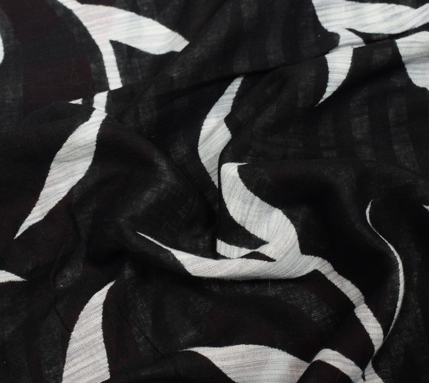Sushila Vintage Floral Scrap Saree Soft Pure Cotton Printed Black Sari Fabric