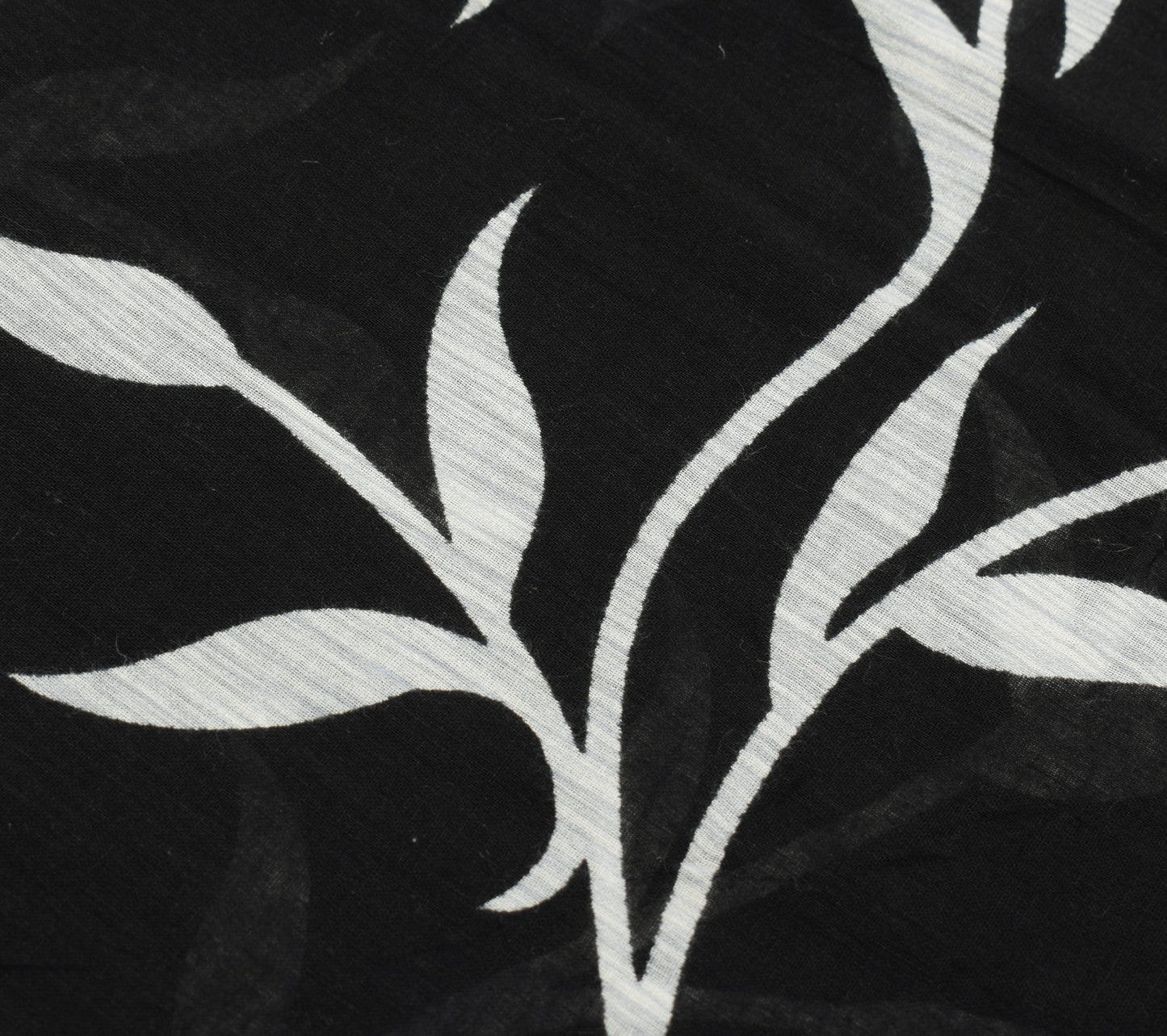 Sushila Vintage Floral Scrap Saree Soft Pure Cotton Printed Black Sari Fabric