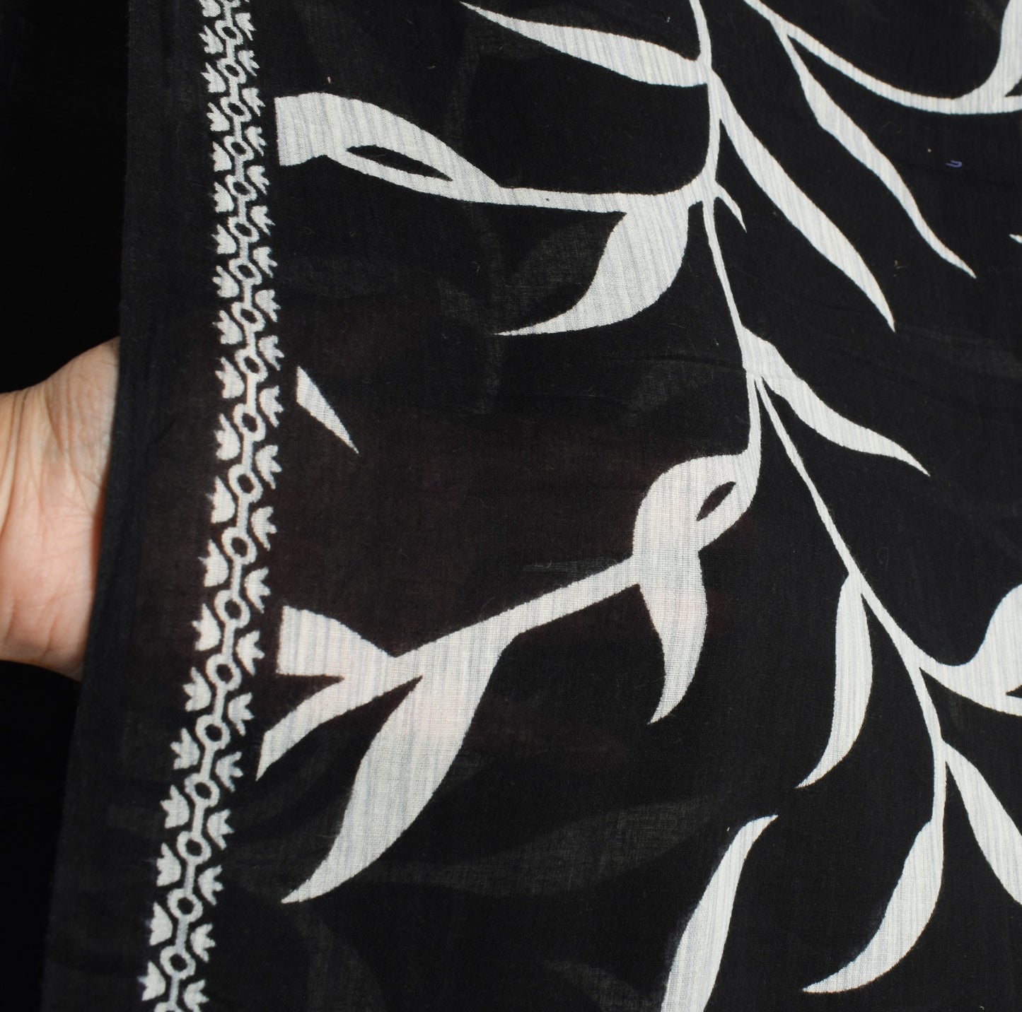 Sushila Vintage Floral Scrap Saree Soft Pure Cotton Printed Black Sari Fabric