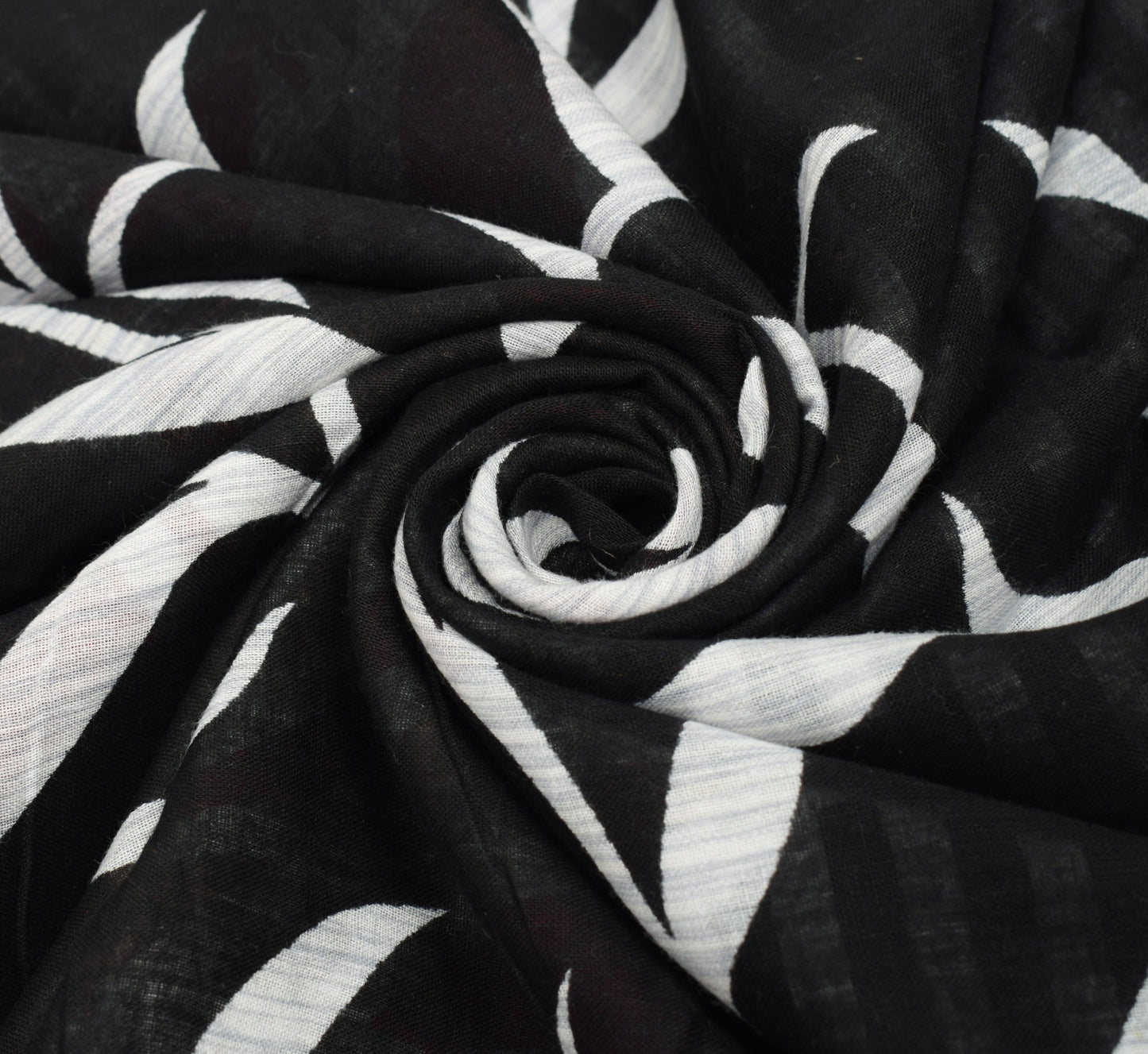 Sushila Vintage Floral Scrap Saree Soft Pure Cotton Printed Black Sari Fabric
