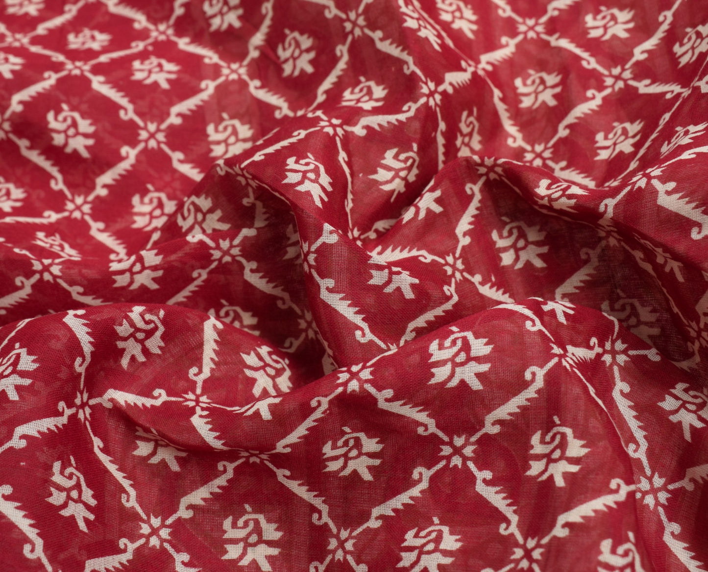 Sushila Vintage Red Floral Scrap Saree Pure Cotton Printed Sari Remnant Fabric