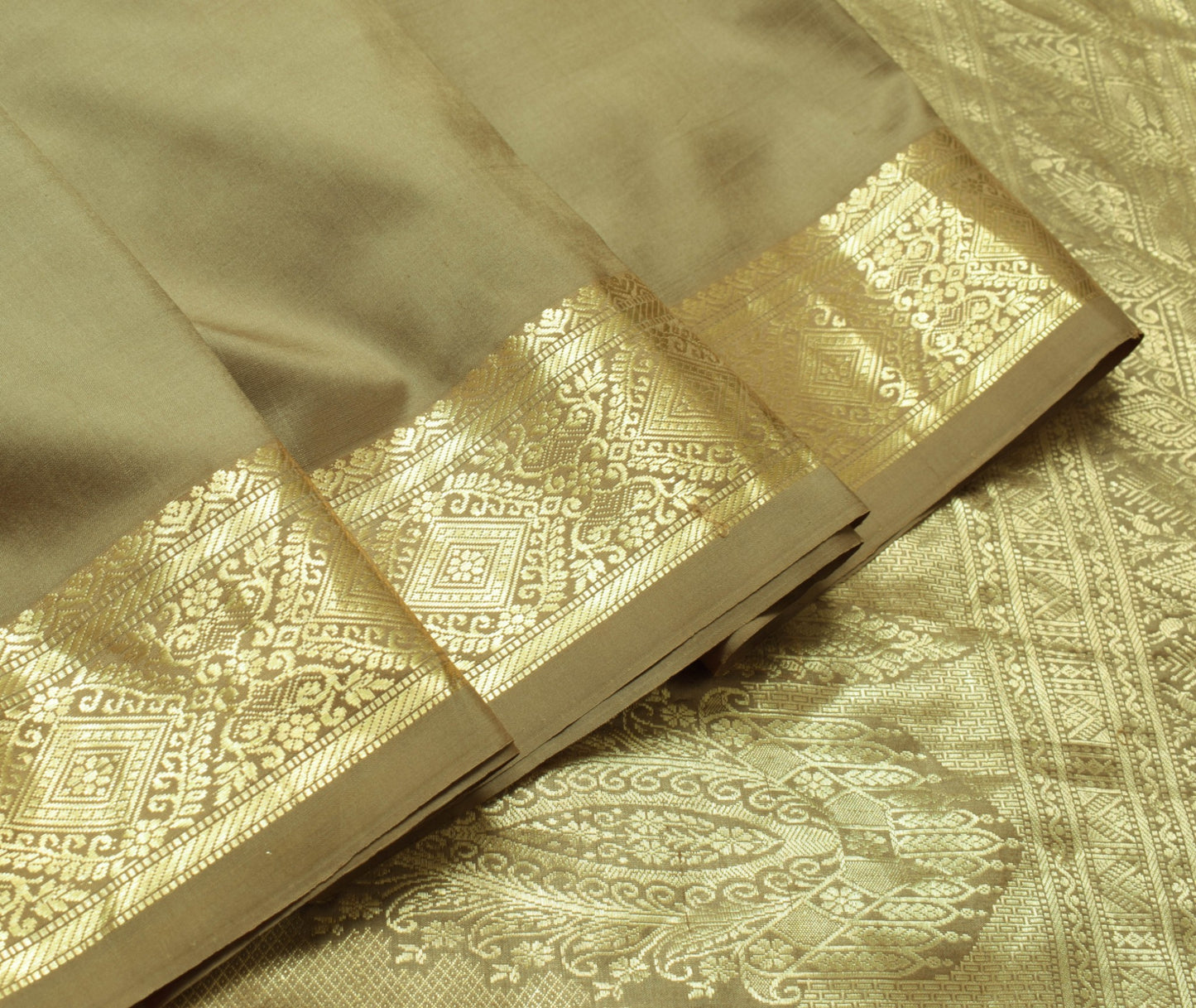 Sushila Vintage Green Pure Silk Saree Zari Brocade Sari with Blouse Fabric