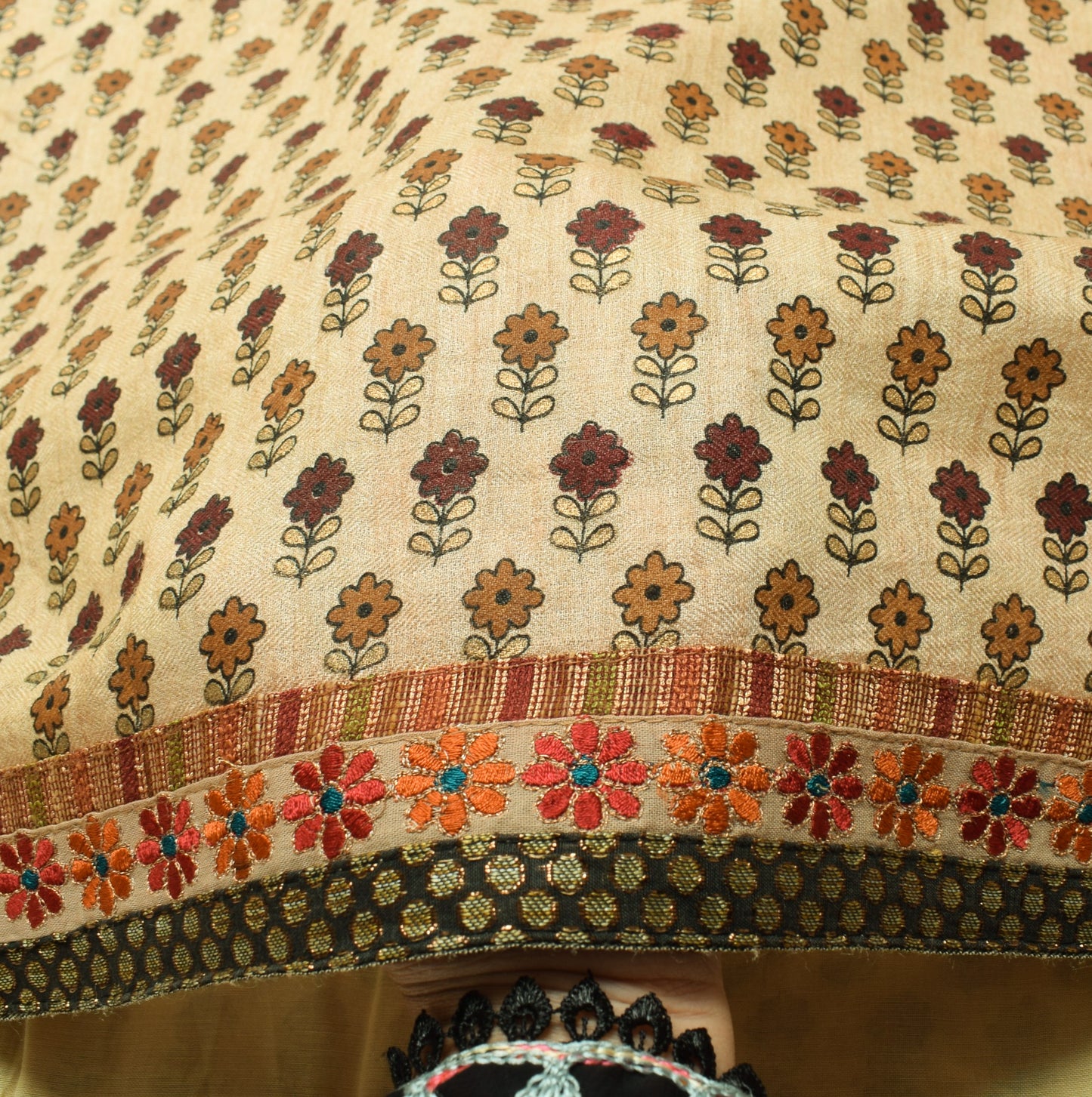 Sushila Vintage Cream Floral Saree 100%Pure Woolen Printed 5YD Sari Craft Fabric