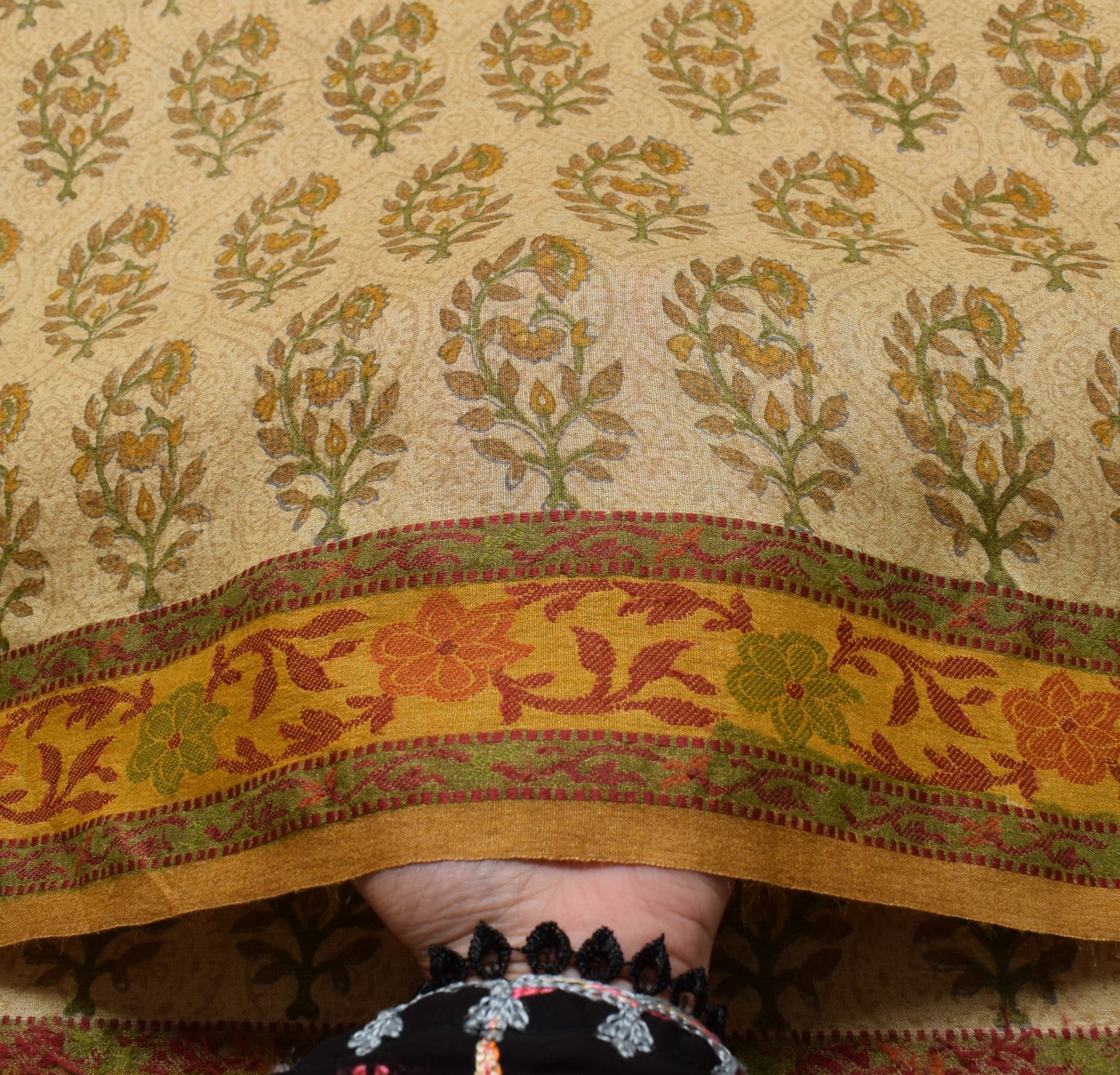 Sushila Vintage Cream Saree 100% Pure Woolen Floral Printed Sari Warm Fabric