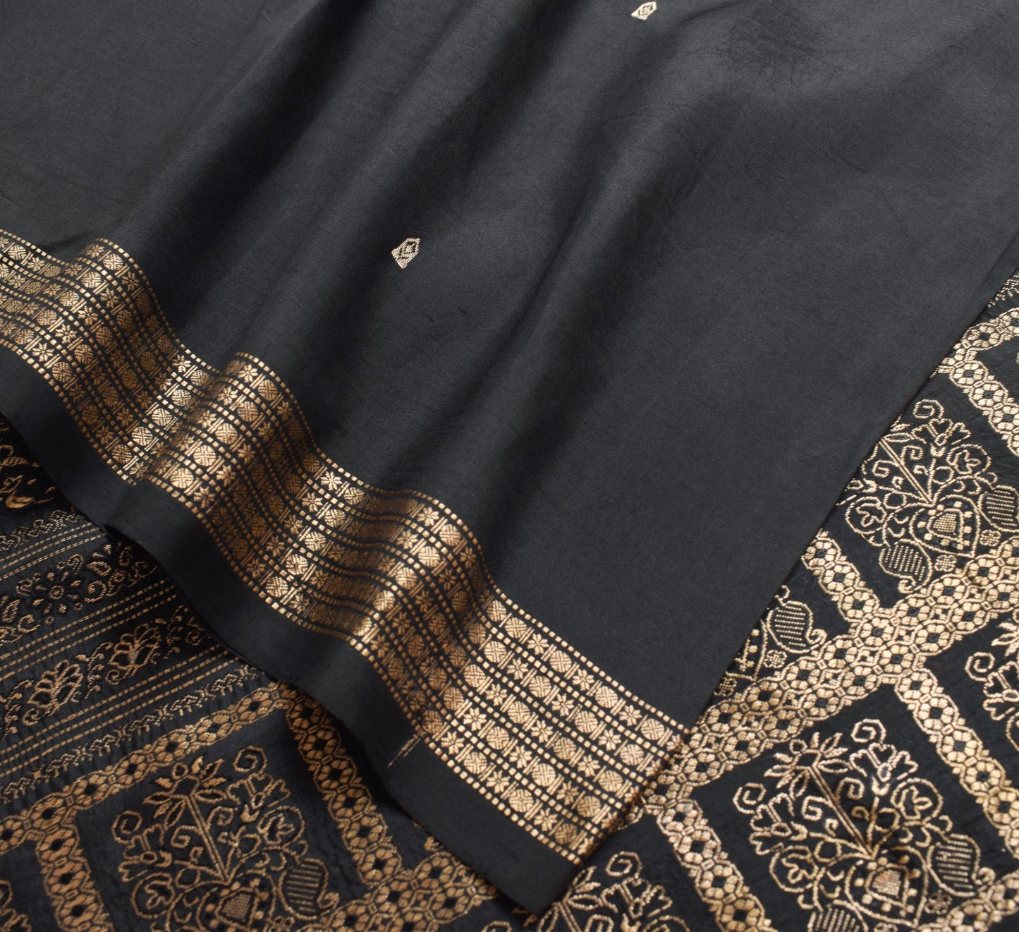 Sushila Vintage Heavy Sarees Pure South Silk Zari Brocade Zari Sari Black Fabric
