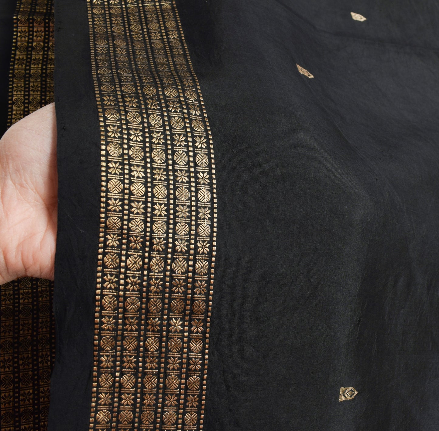 Sushila Vintage Heavy Sarees Pure South Silk Zari Brocade Zari Sari Black Fabric