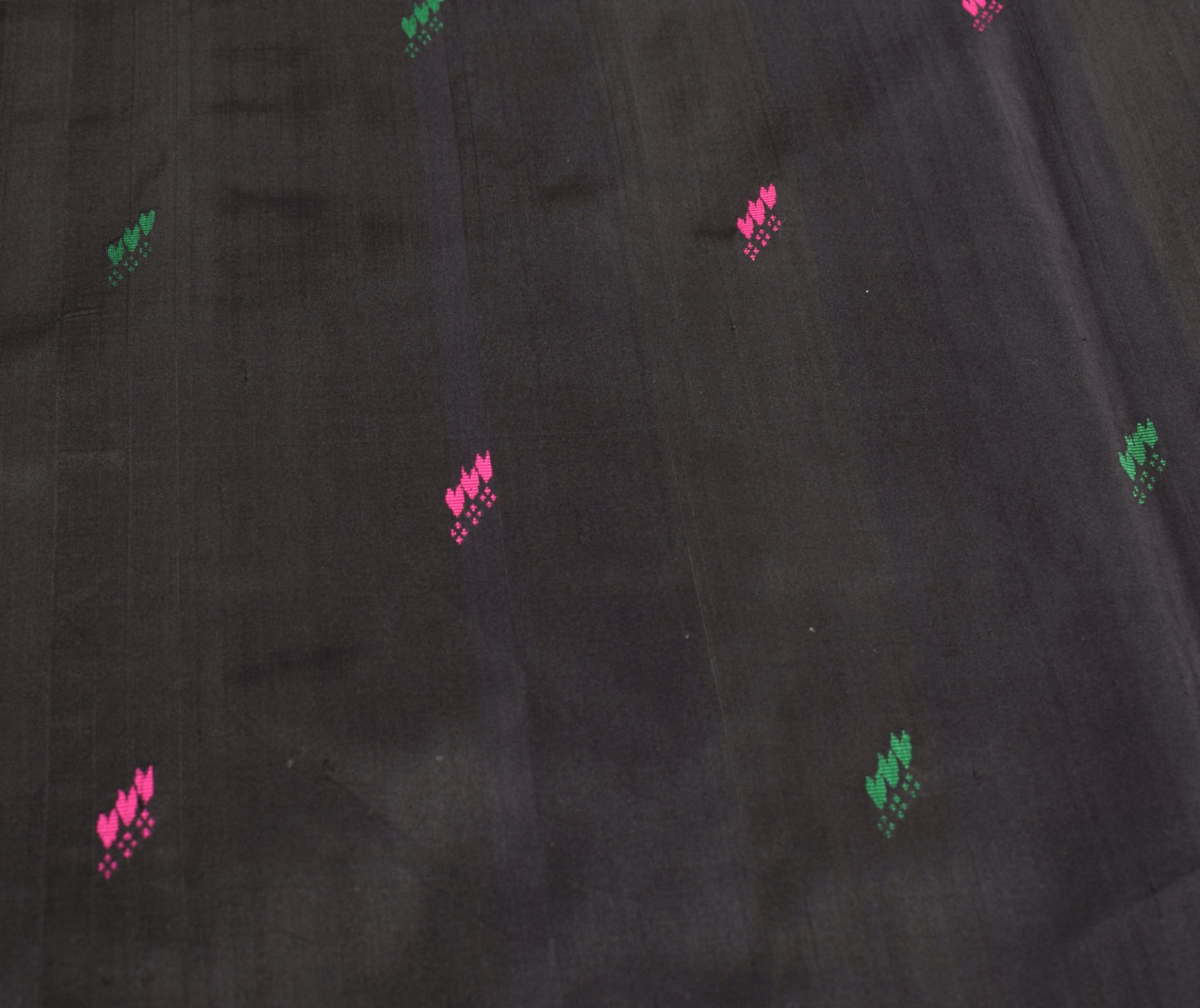 Sushila Vintage Black Saree 100% Pure Silk Hand Woven Floral 6 Yard Sari Fabric
