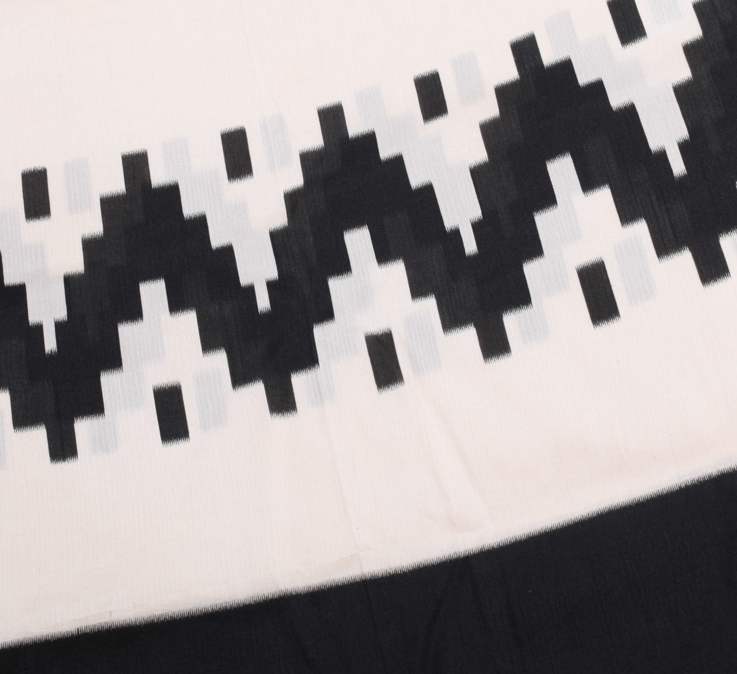 Sushila Vintage Art Silk Elegant Contrast Saree with Bold Zigzag Woven 6Yd Sari