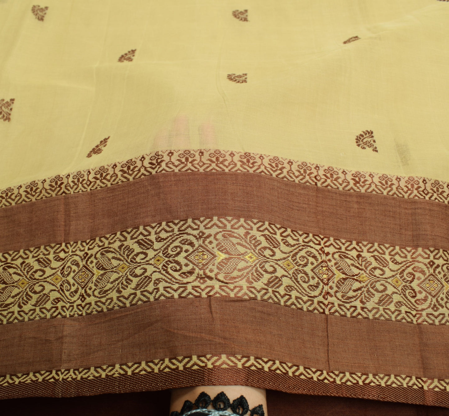Sushila Vintage Hand Woven Floral Saree 100% Pure Cotton Cream Sari Craft Fabric