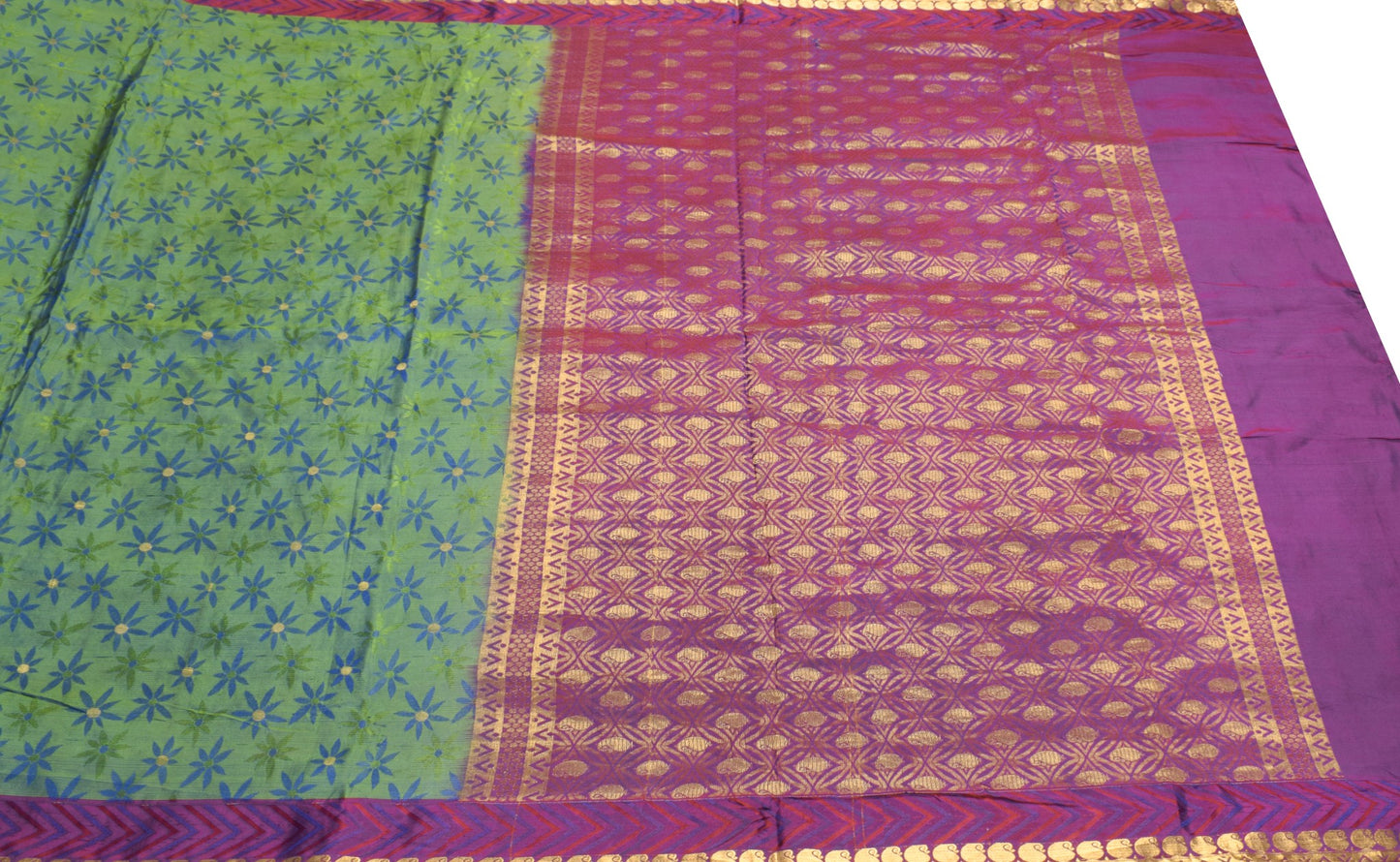 Sushila Vintage Pure kanjivaram Silk Saree Green Floral Zari Woven Sari Fabric