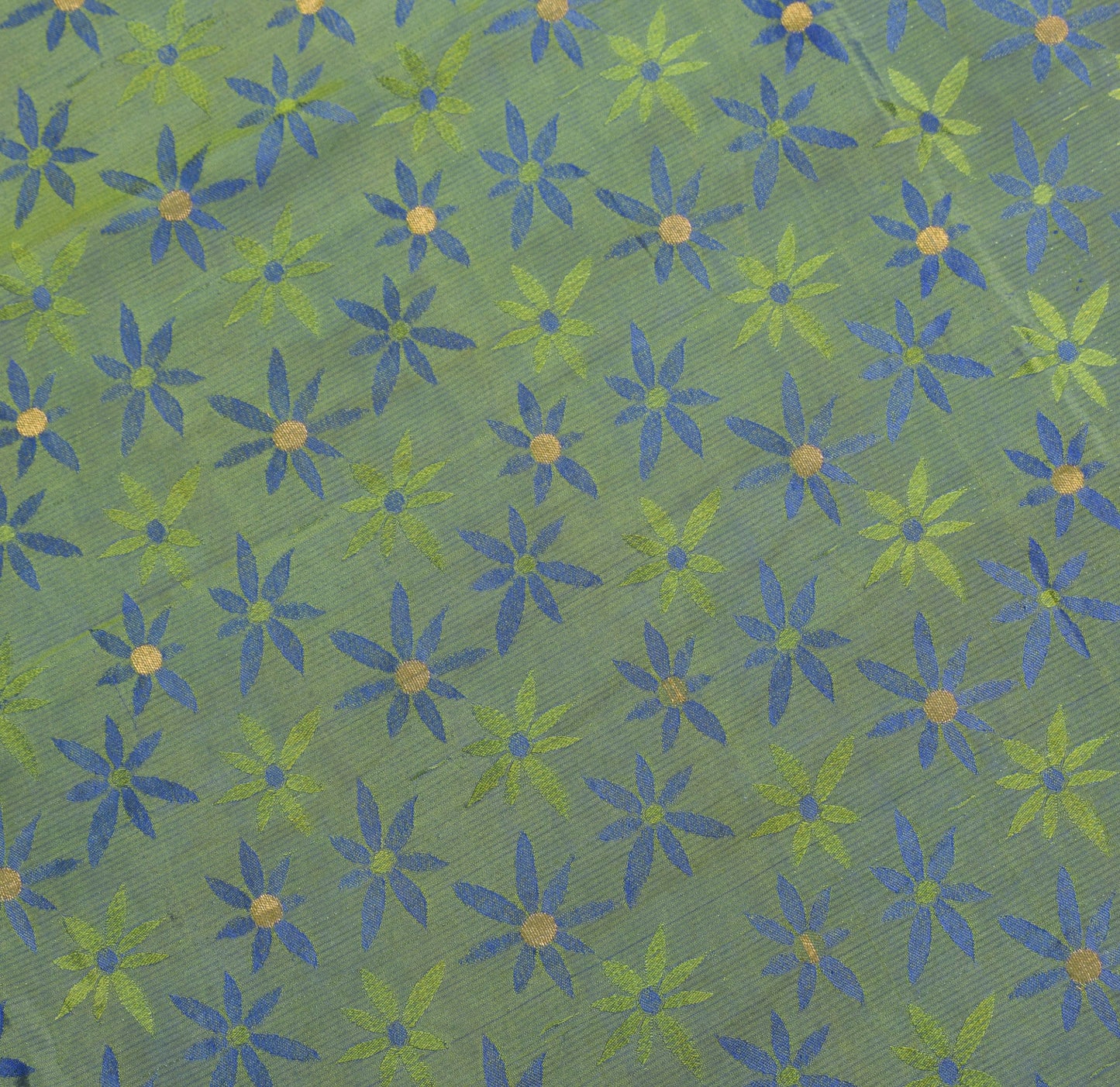 Sushila Vintage Pure kanjivaram Silk Saree Green Floral Zari Woven Sari Fabric
