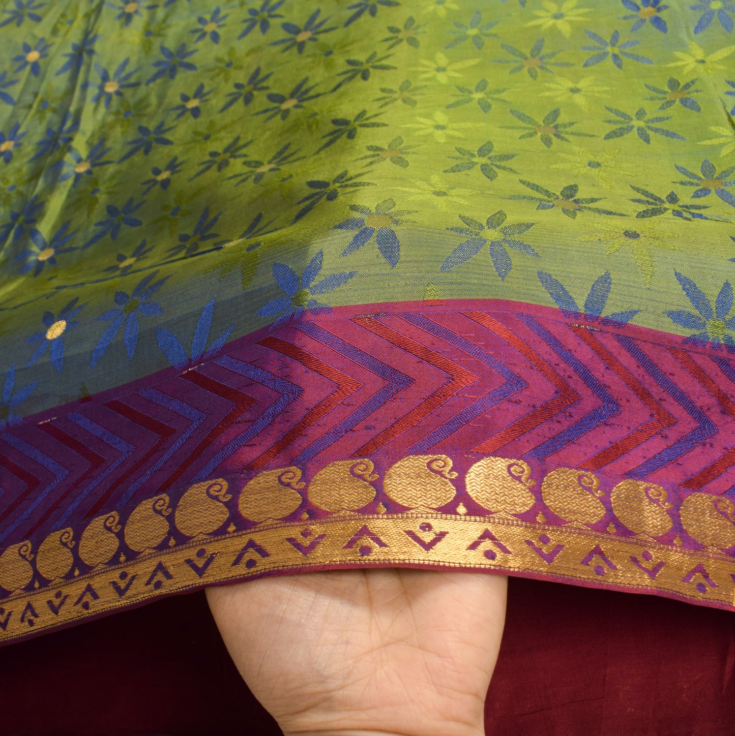 Sushila Vintage Pure kanjivaram Silk Saree Green Floral Zari Woven Sari Fabric