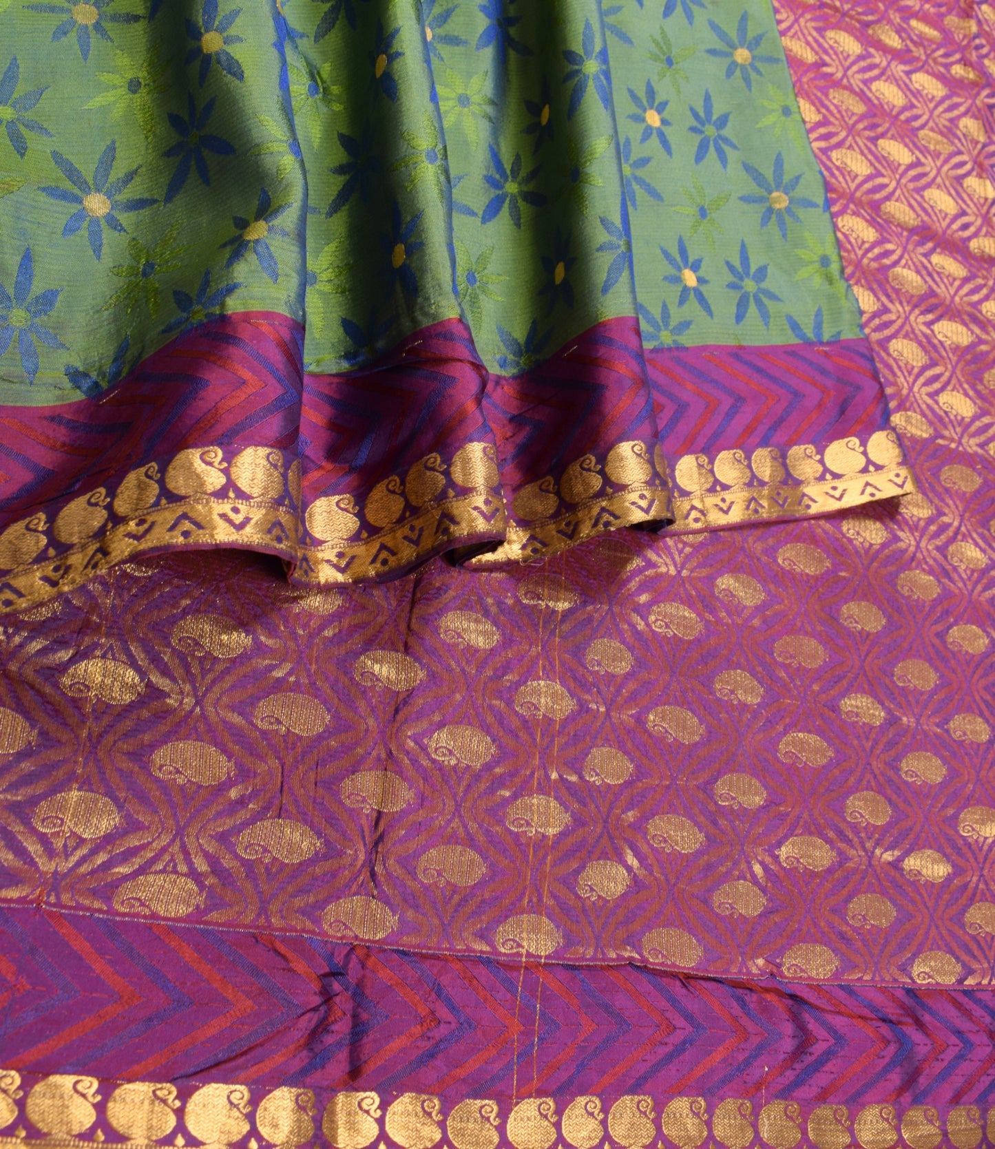 Sushila Vintage Pure kanjivaram Silk Saree Green Floral Zari Woven Sari Fabric