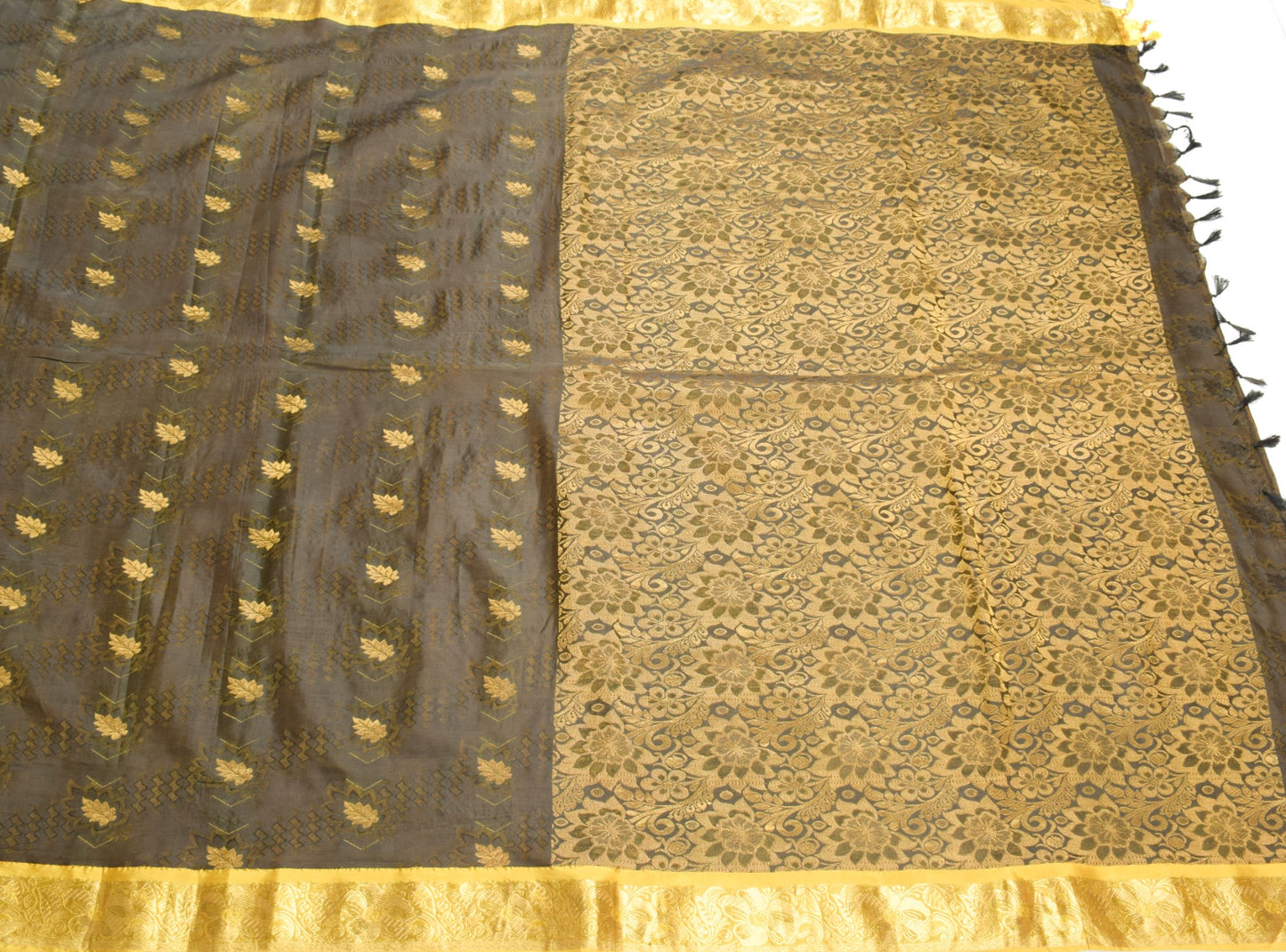 Sushila Vintage Banarasi or Kanchipuram style Saree Pure Silk Green Sari Fabric
