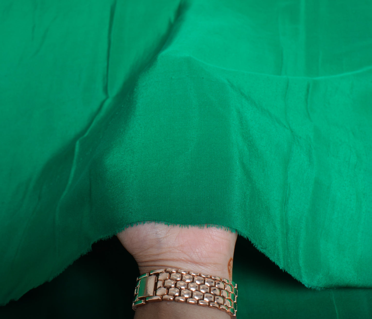 Sushila Vintage Green Sari Remnant Scrap Pure Crepe Silk 4Yard Soft Craft Fabric