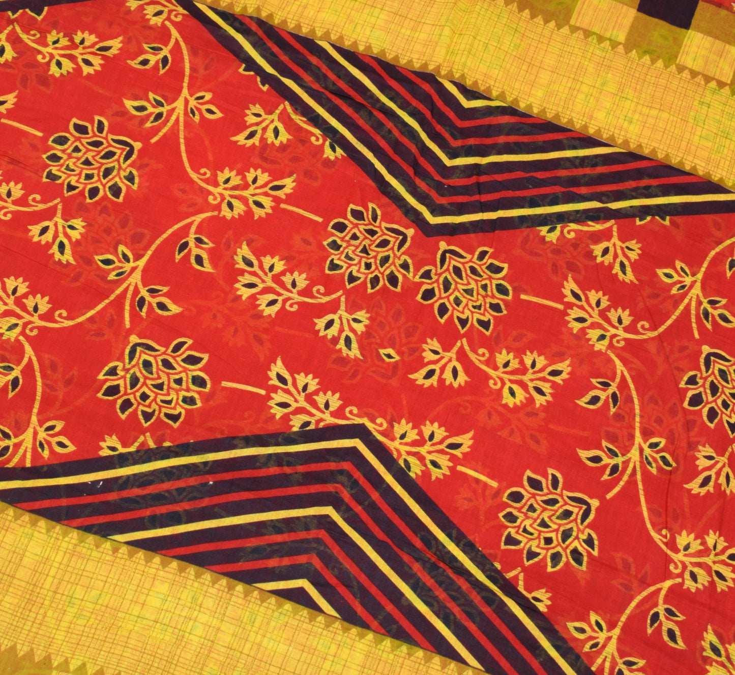Sushila Vintage Floral Red Saree 100% Pure Cotton Printed Sari 5 Yd Craft Fabric
