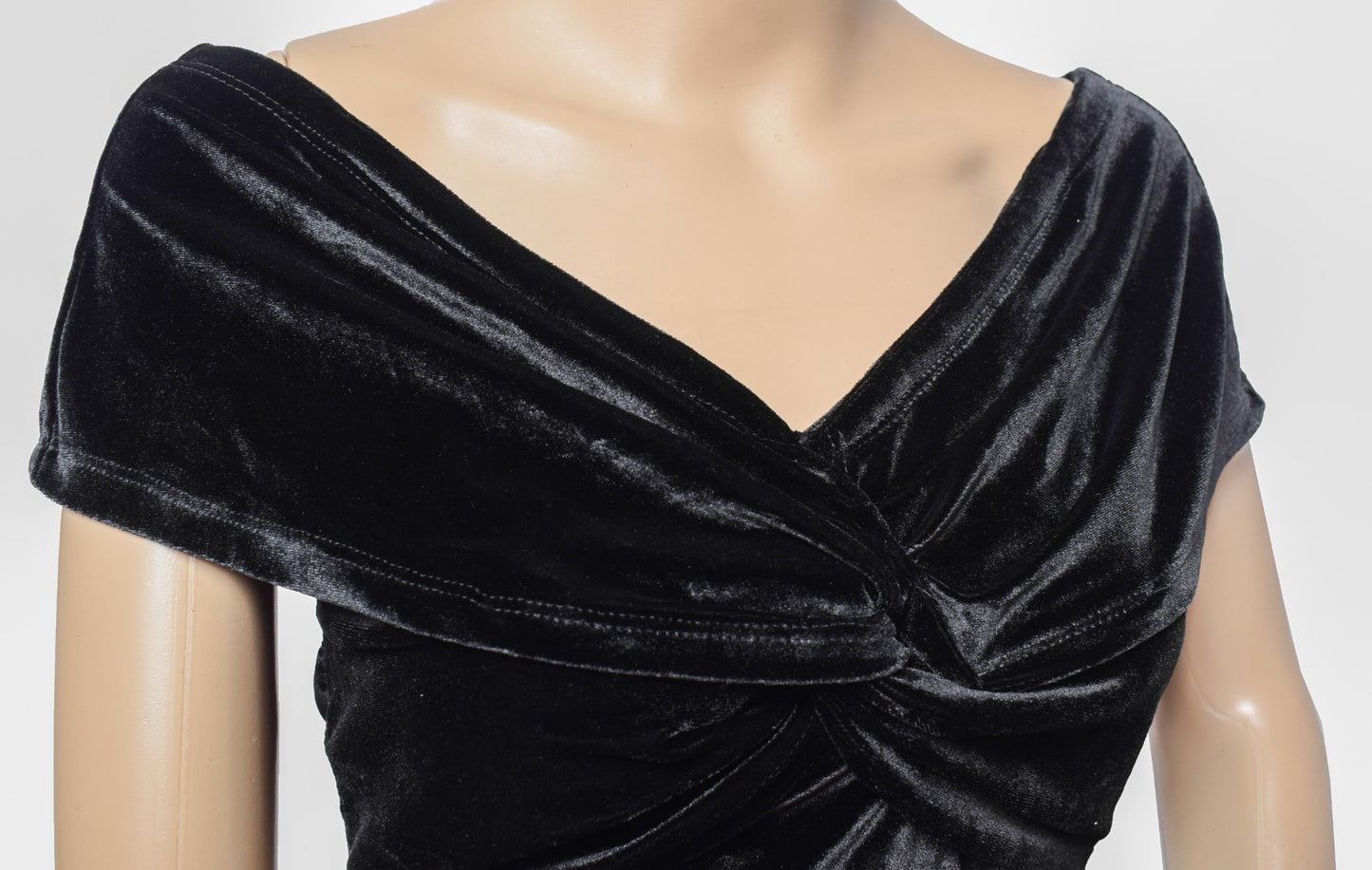 Sushila Vintage Black Off-Shoulder Fitted CropTop Designer Velvet Sari Blouse30"