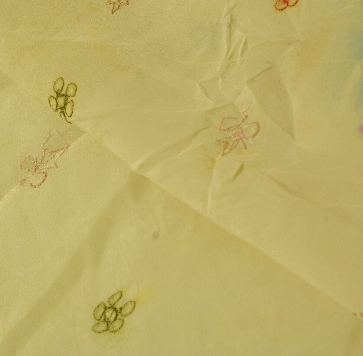 100% Pure Crepe Silk Cream Vintage Sari Remnant Scrap Fabric for Sewing Craft