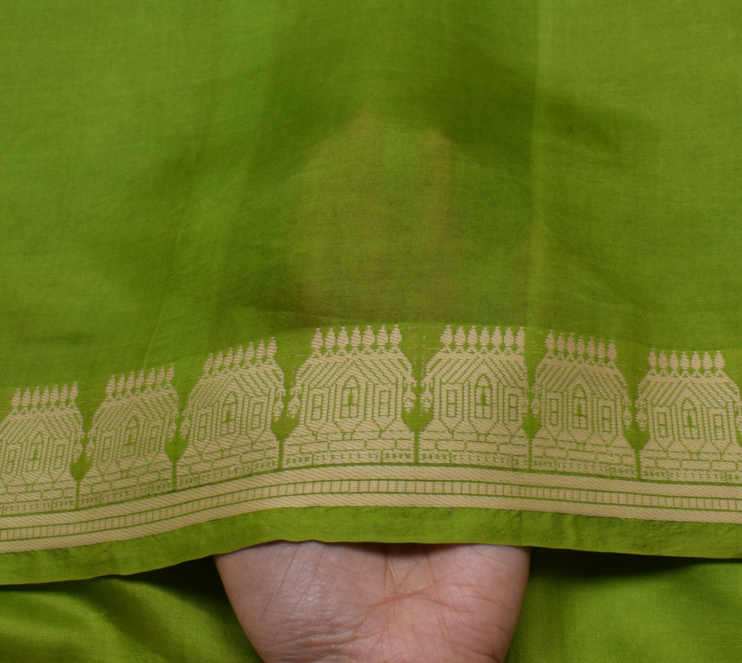 Sushila Vintage Green Scrap Saree 100% Pure Silk Woven Sari Craft 5 Yard Fabric