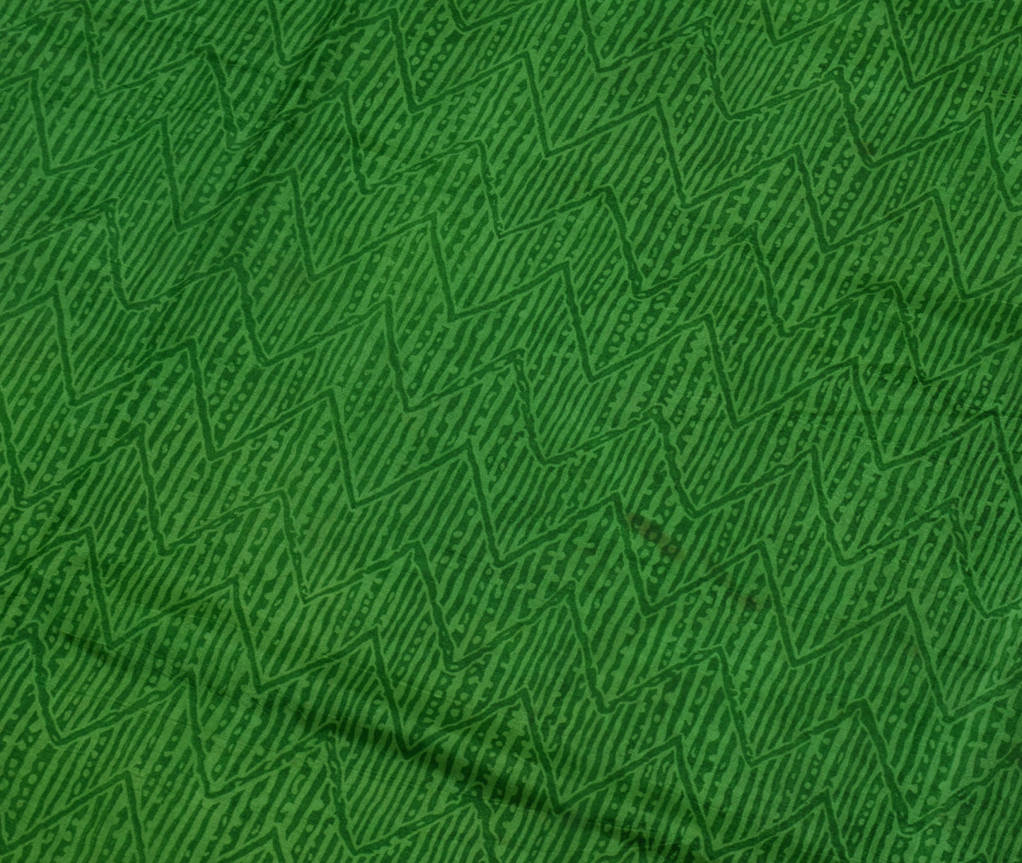 Sushila Vintage Green Scrap Saree 100% Pure Silk Printed Zig-Zag Sari Fabric