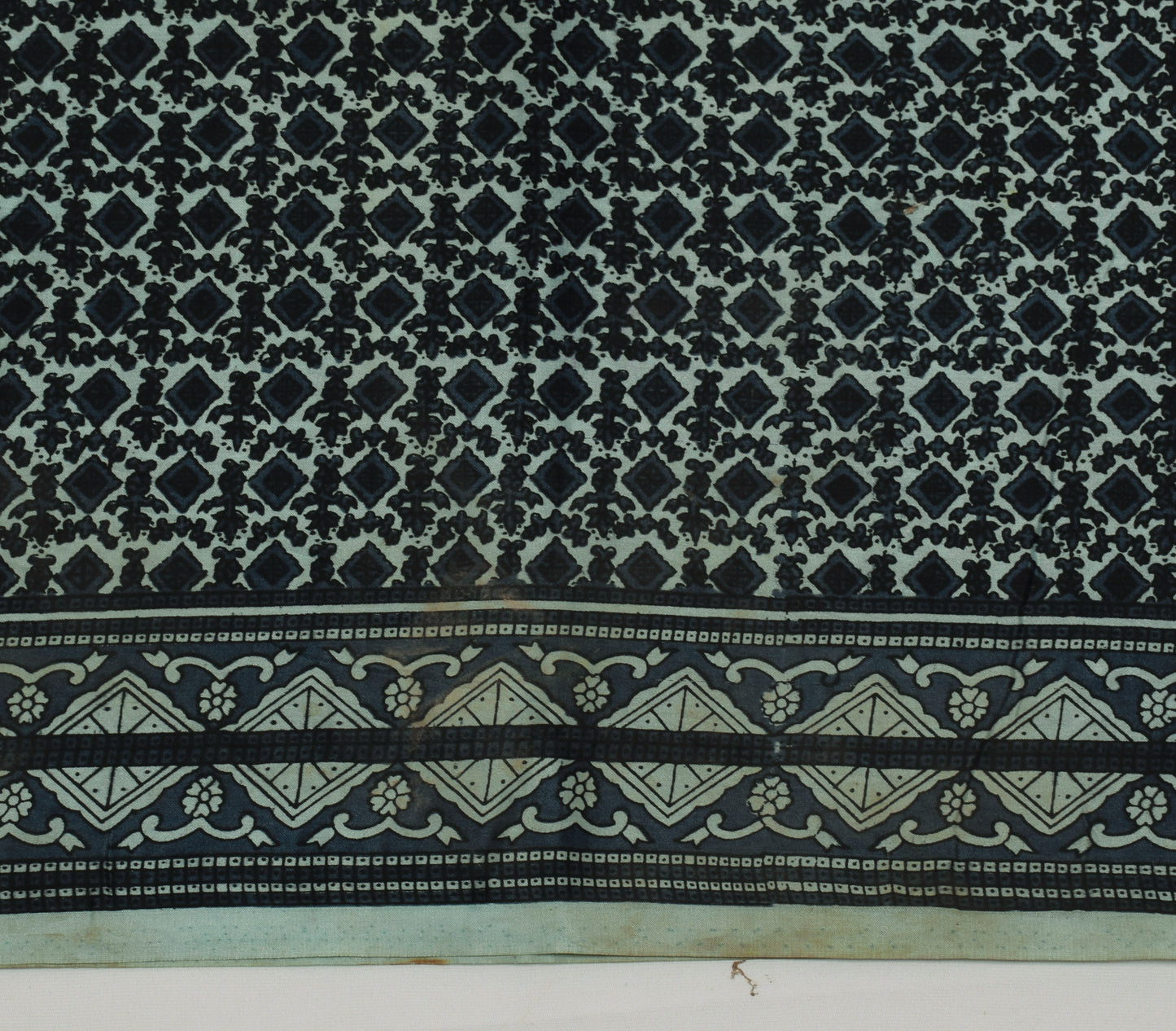 Sushila Vintage Indian Scrap Saree Blend Silk Printed 5 Yard Sari Craft Fabric