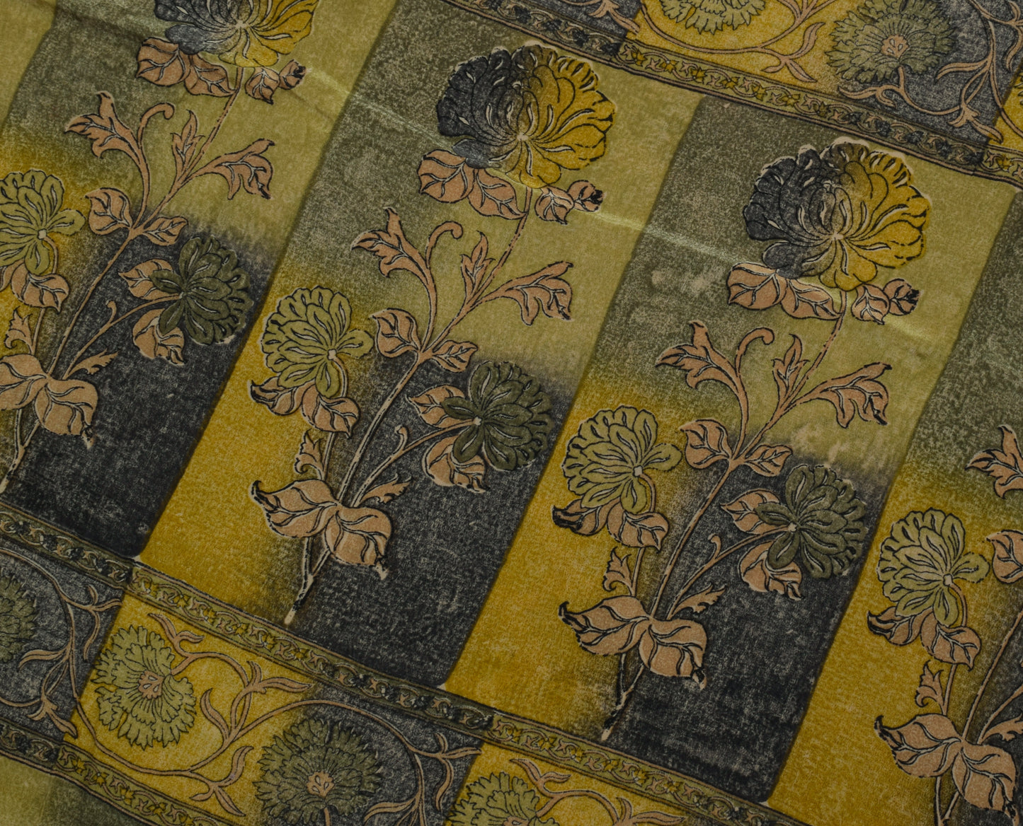 Sushila Vintage Cream Saree 100% Pure Crepe Silk Printed Floral Soft Fabric