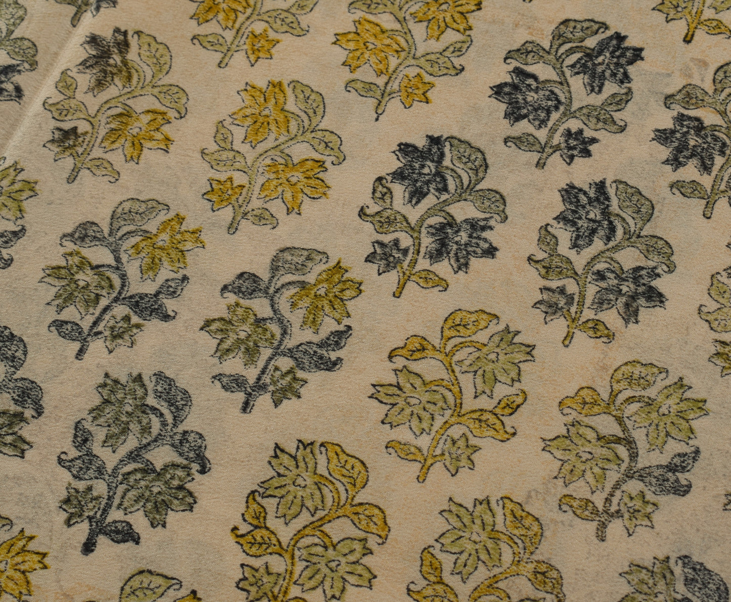 Sushila Vintage Cream Saree 100% Pure Crepe Silk Printed Floral Soft Fabric