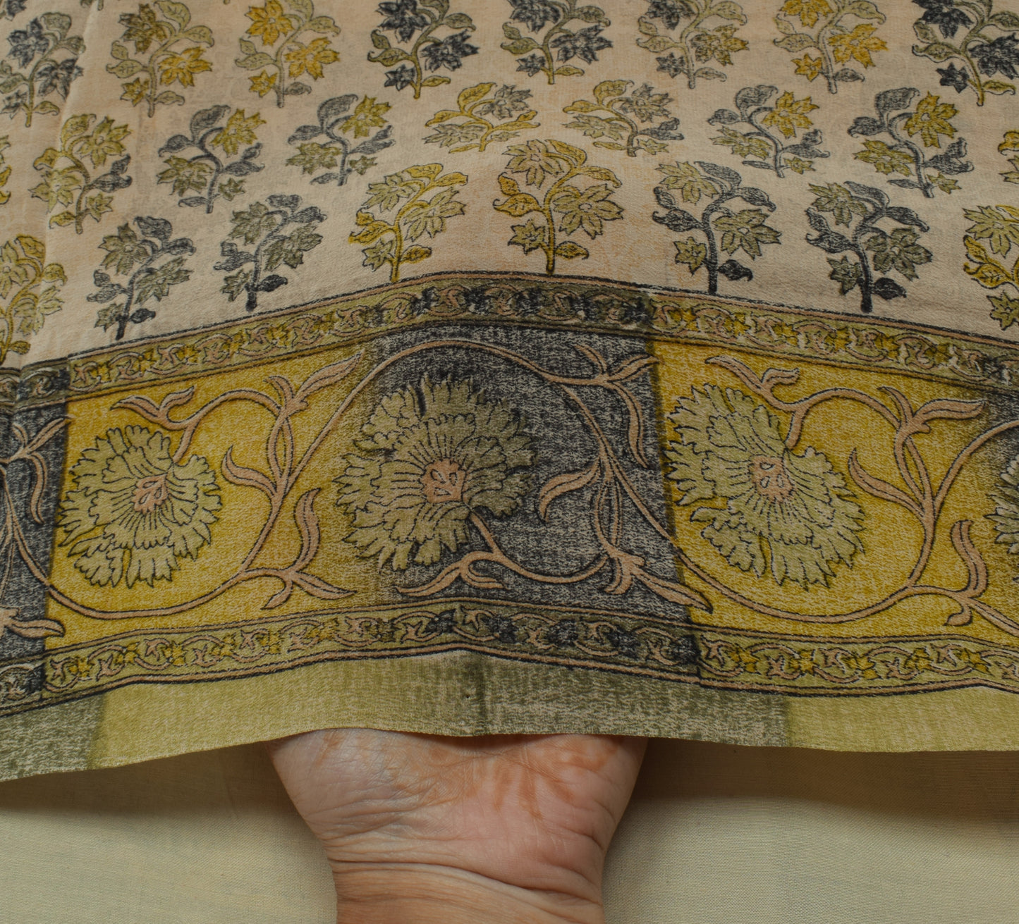 Sushila Vintage Cream Saree 100% Pure Crepe Silk Printed Floral Soft Fabric