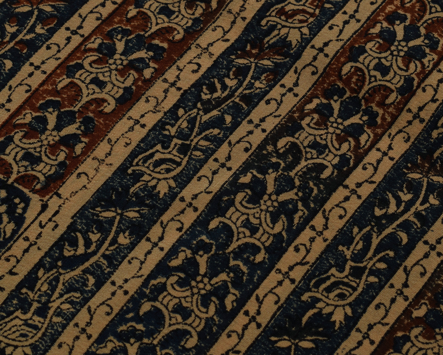 Sushila Vintage Indian Saree 100% Pure Crepe Silk Printed Floral Soft Fabric