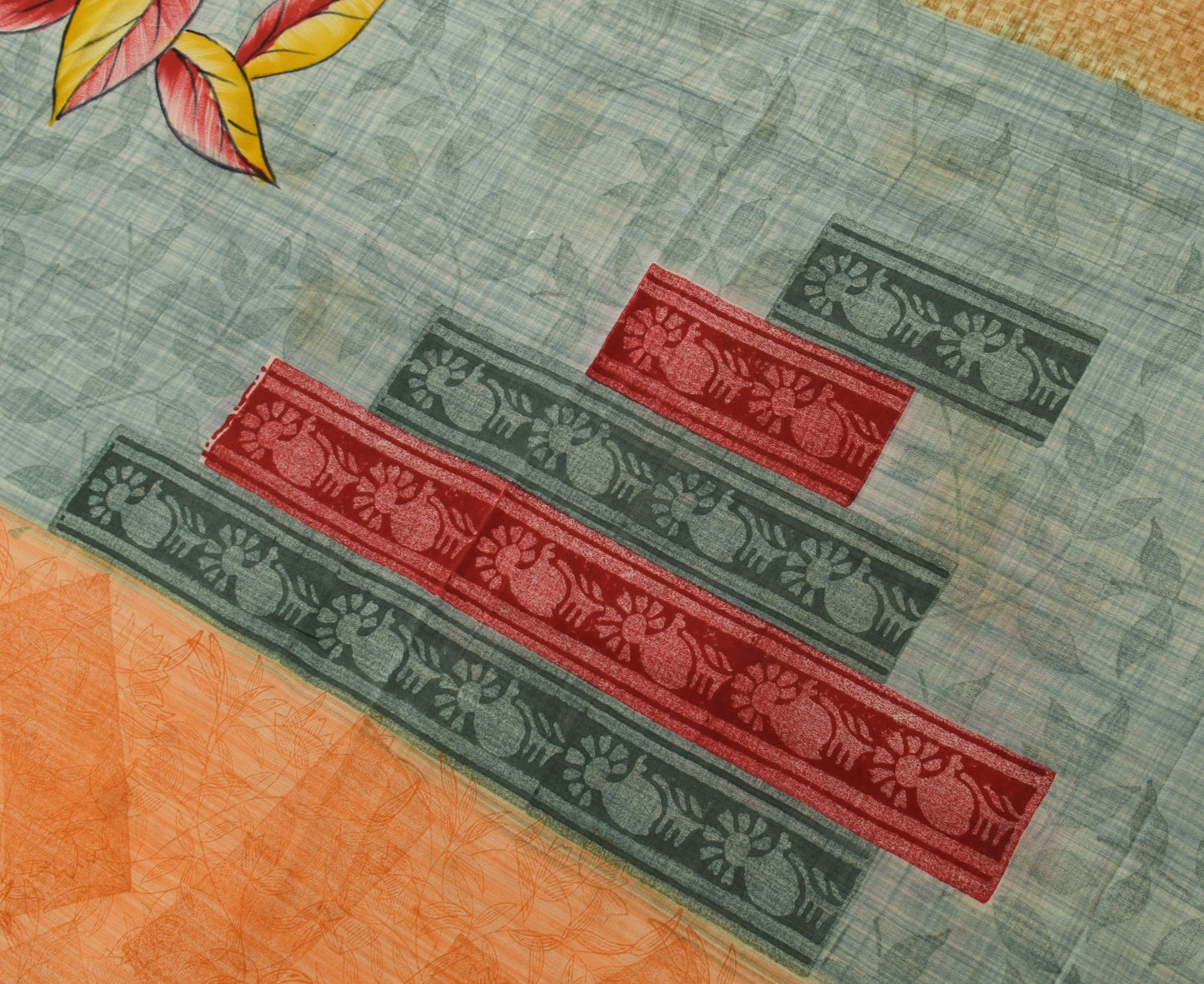 Sushila Vintage Indian Saree 100% Pure Crepe Silk Printed 5 Yard Soft Fabric