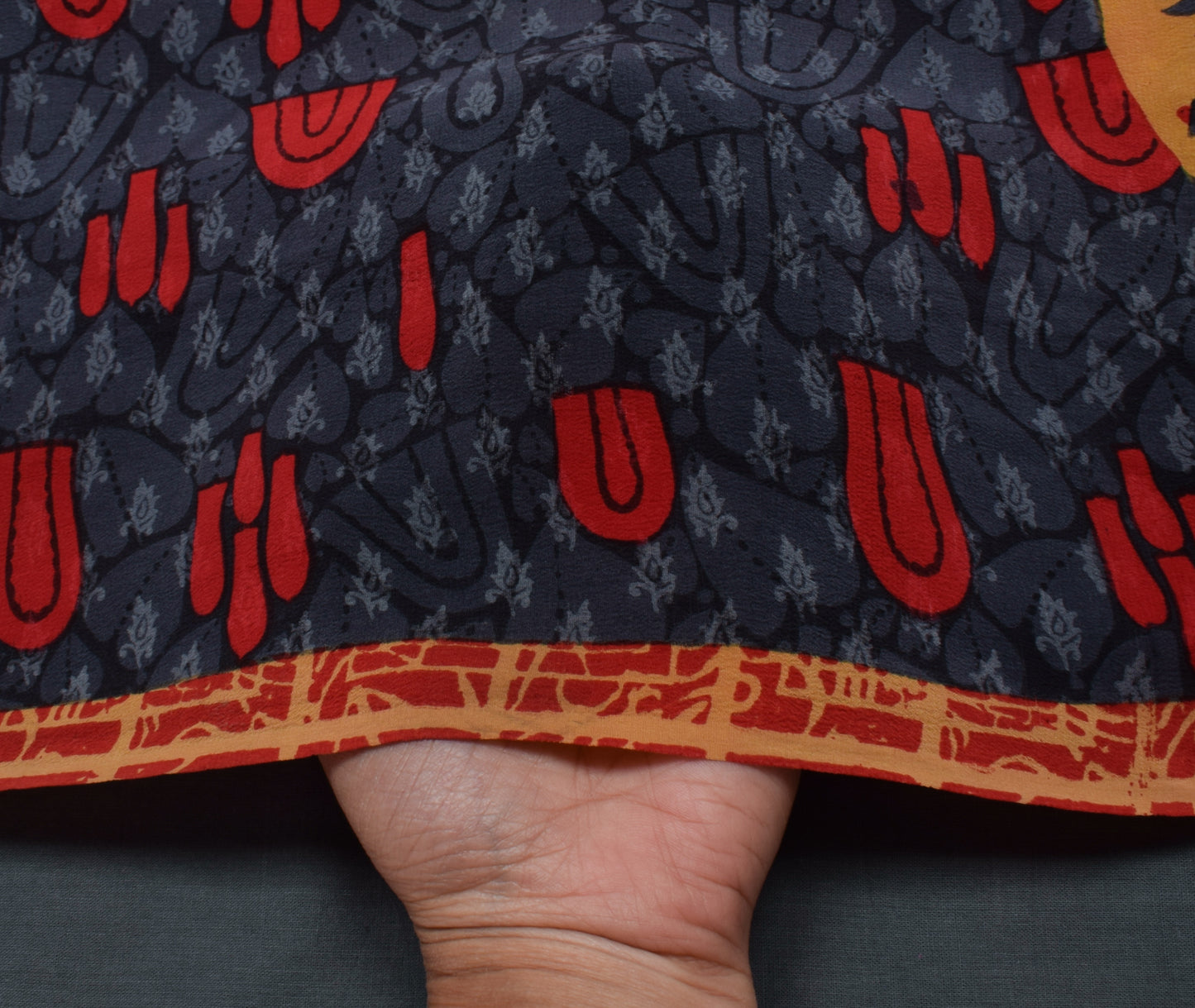 Sushila Vintage Indian Saree 100% Pure Crepe Silk Printed Floral Soft Fabric