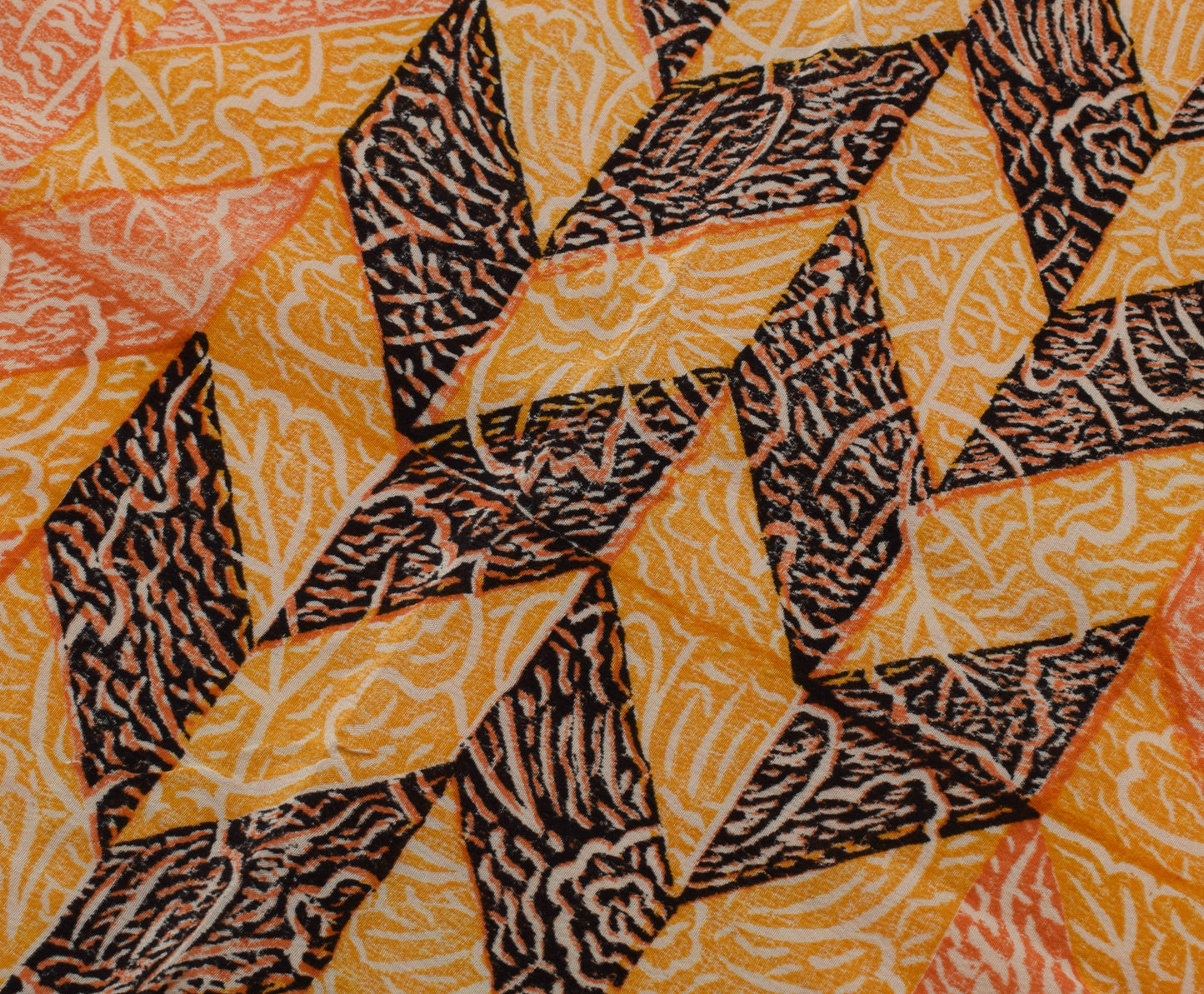 Sushila Vintage Indian Saree 100% Pure Crepe Silk Printed 5 YD Soft Craft Fabric