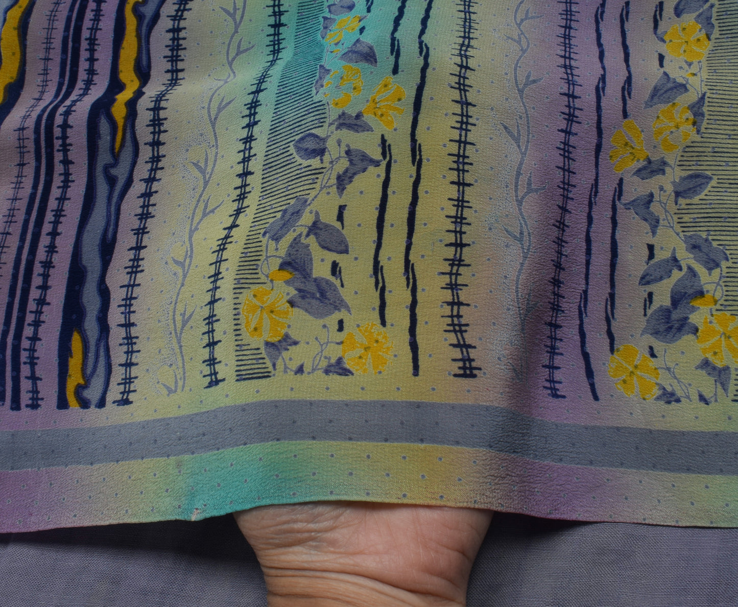 Sushila Vintage Indian Saree 100% Pure Crepe Silk Printed 5 Yard Soft Fabric