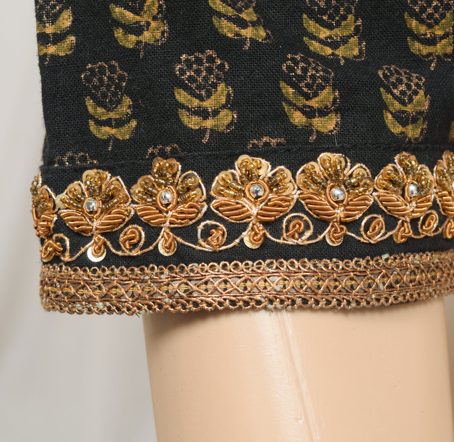 Sushila Vintage Stitched 3/4 Sleeve Sari Blouse Black Cotton Printed Floral Top 36"